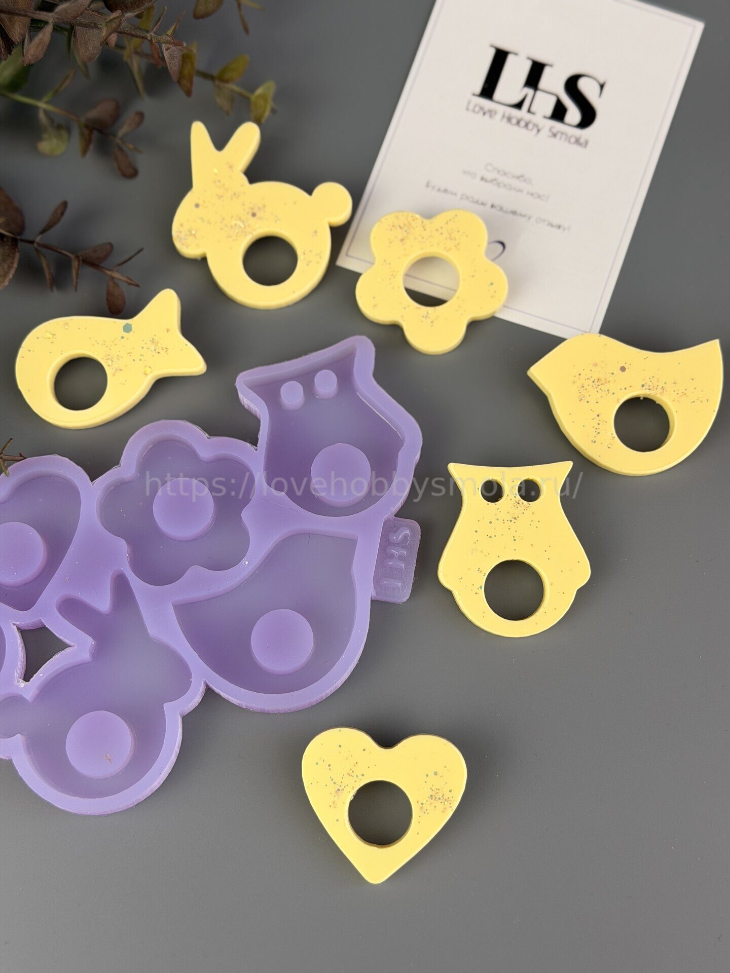 B107 Brooches for hanging glasses – image 3
