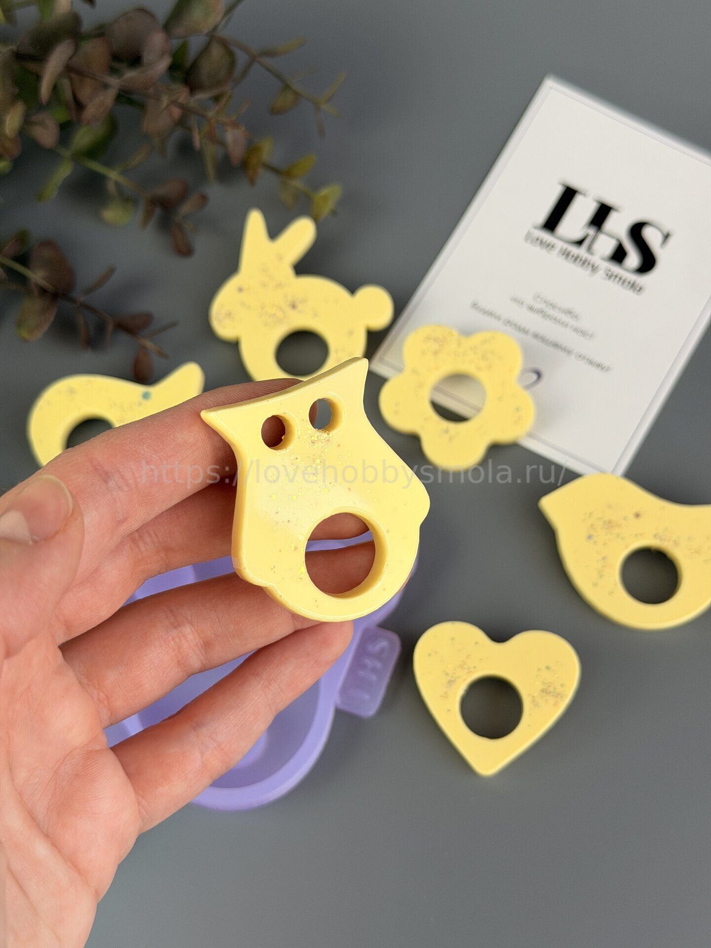 B107 Brooches for hanging glasses – image 2
