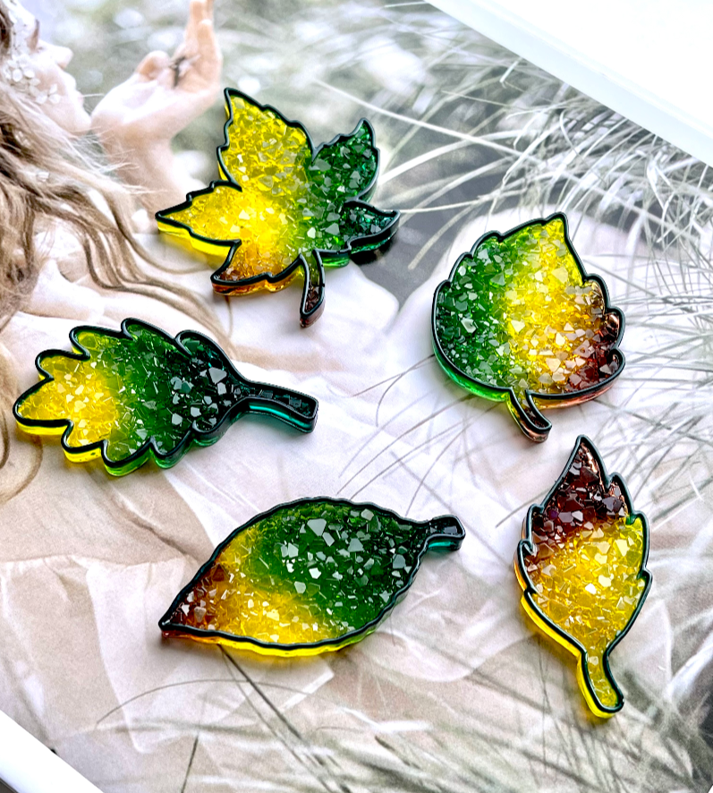 No. 657 Crystal Leaves with Border, Mini Brooches Silicone Mold - image 1