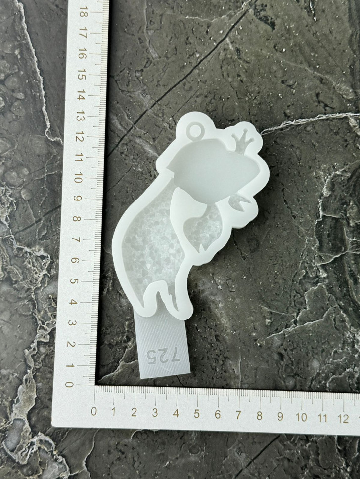 No. 725 Crystal Goldfish with Crown Silicone Mold - image 3