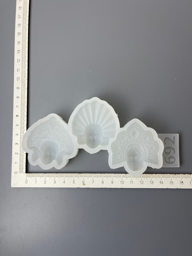 No. 692 Girls in Kokoshnik Headdresses, 3 Cavities Silicone Mold - image 3