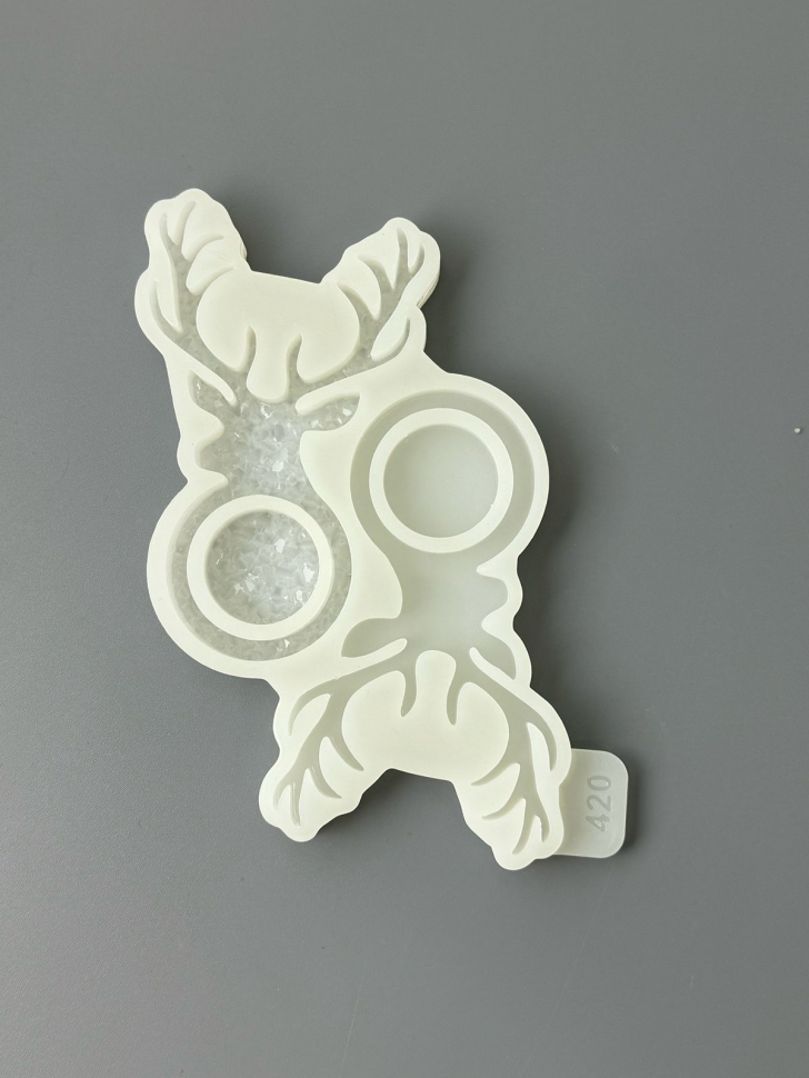 No. 420 Reindeer Napkin Rings, Crystal and Glossy Silicone Mold - image 4