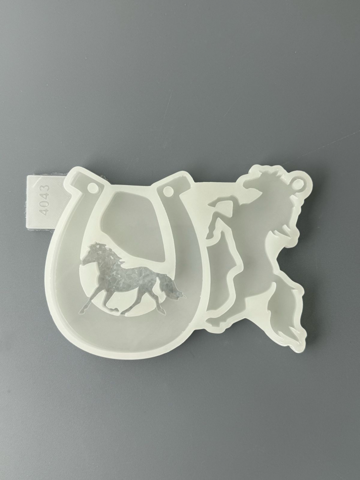 No. 4043 Crystal Horse in Horseshoe and Glossy Horse Silicone Mold - image 3