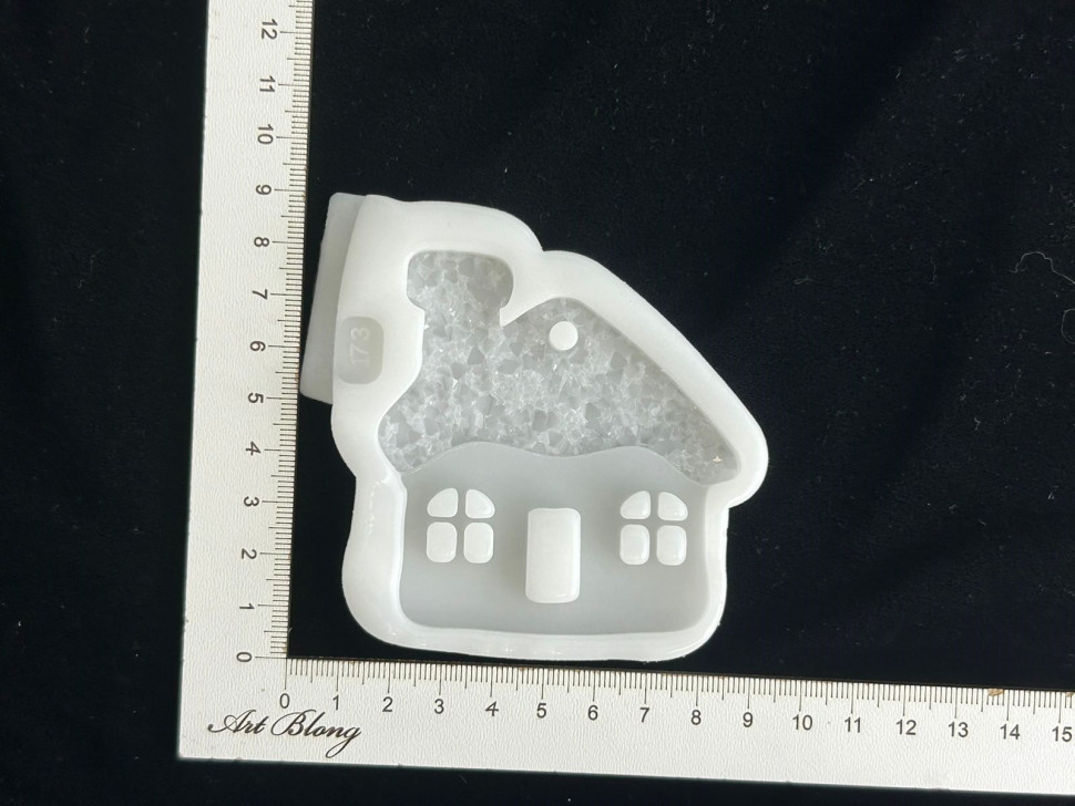 No. 173 House with Crystal Roof Silicone Mold - image 4
