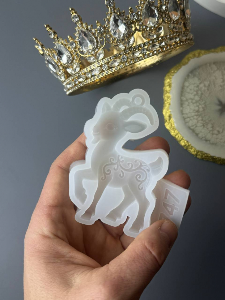 No. 747 Patterned Goat Silicone Mold - image 3