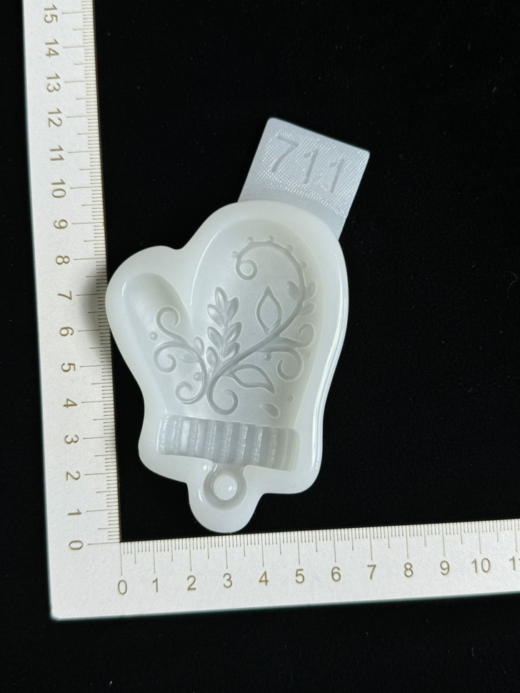 No. 711 Mitten Silicone Mold - image 7