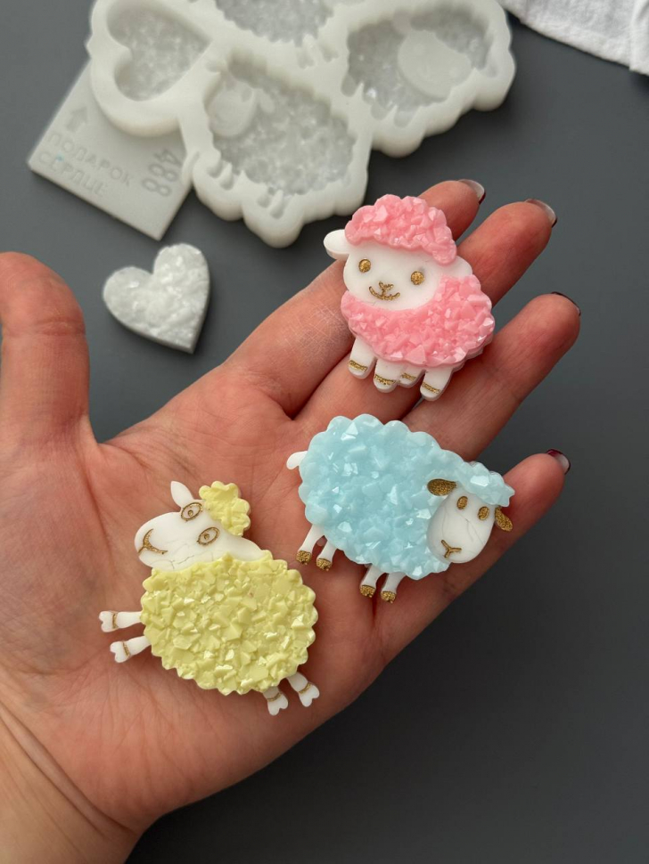 No. 488 Crystal Sheep Brooches Silicone Mold - image 1