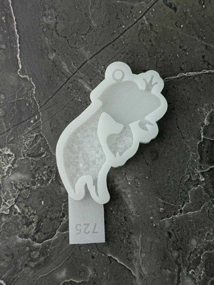 No. 725 Crystal Goldfish with Crown Silicone Mold - image 2