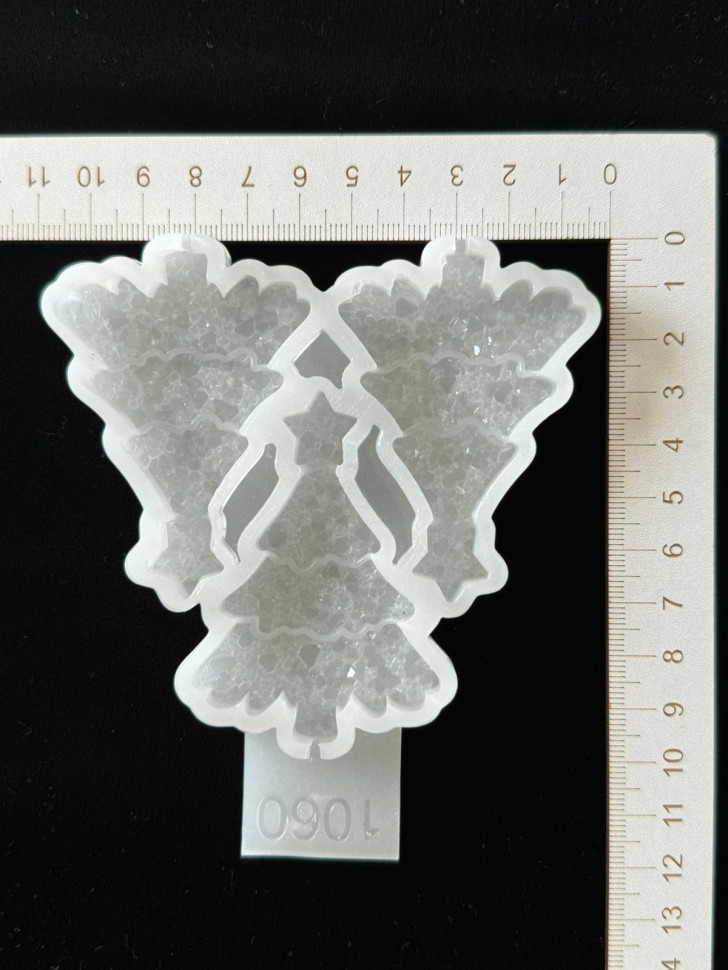 No. 1060 Crystal Christmas Tree with Stick Openings Silicone Mold - image 3