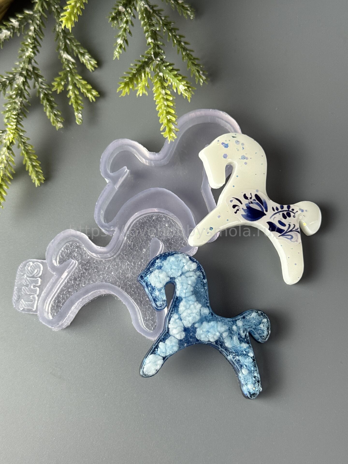 B60 Mold for keychains and brooches Horse 2 pcs – image 2