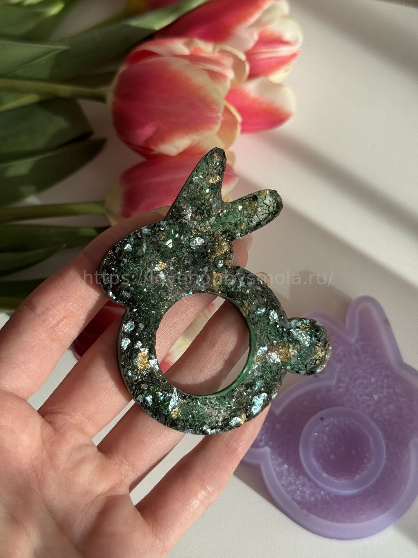 X04 Resin mold in the shape of an Easter Bunny – image 1