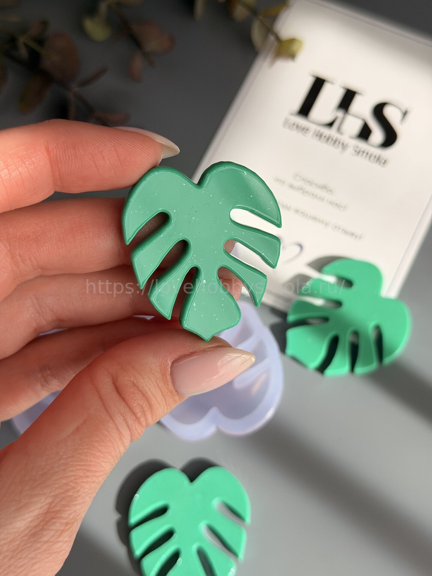 B91 Mold for keychains, brooches and decorations Monstera leaves 4 pcs – image 2