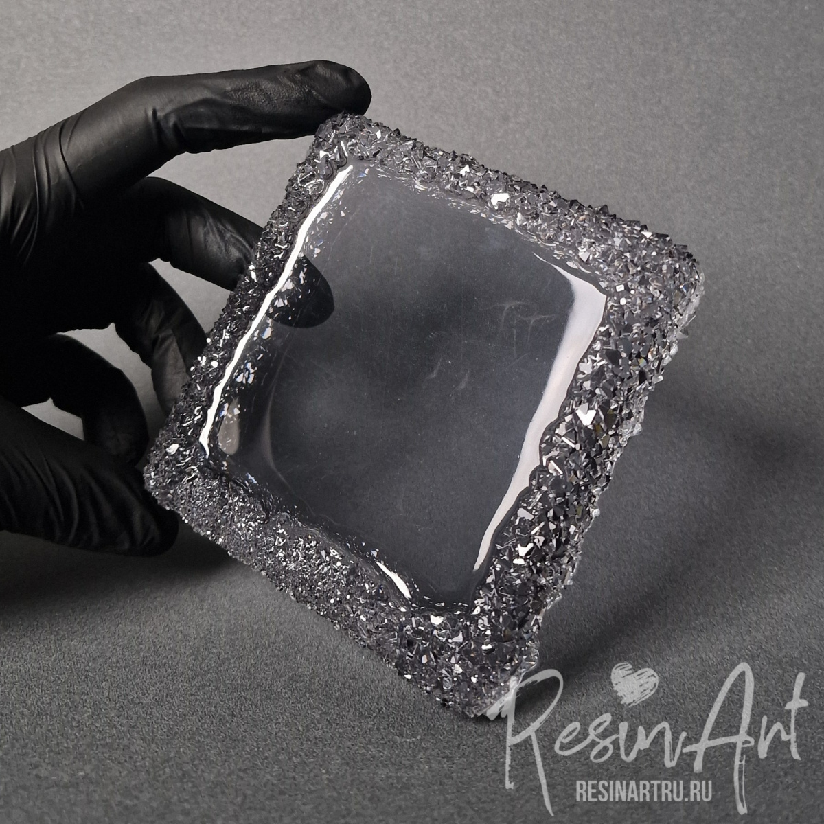 No. 879 Coaster with Crystal Edge Silicone Mold - image 1