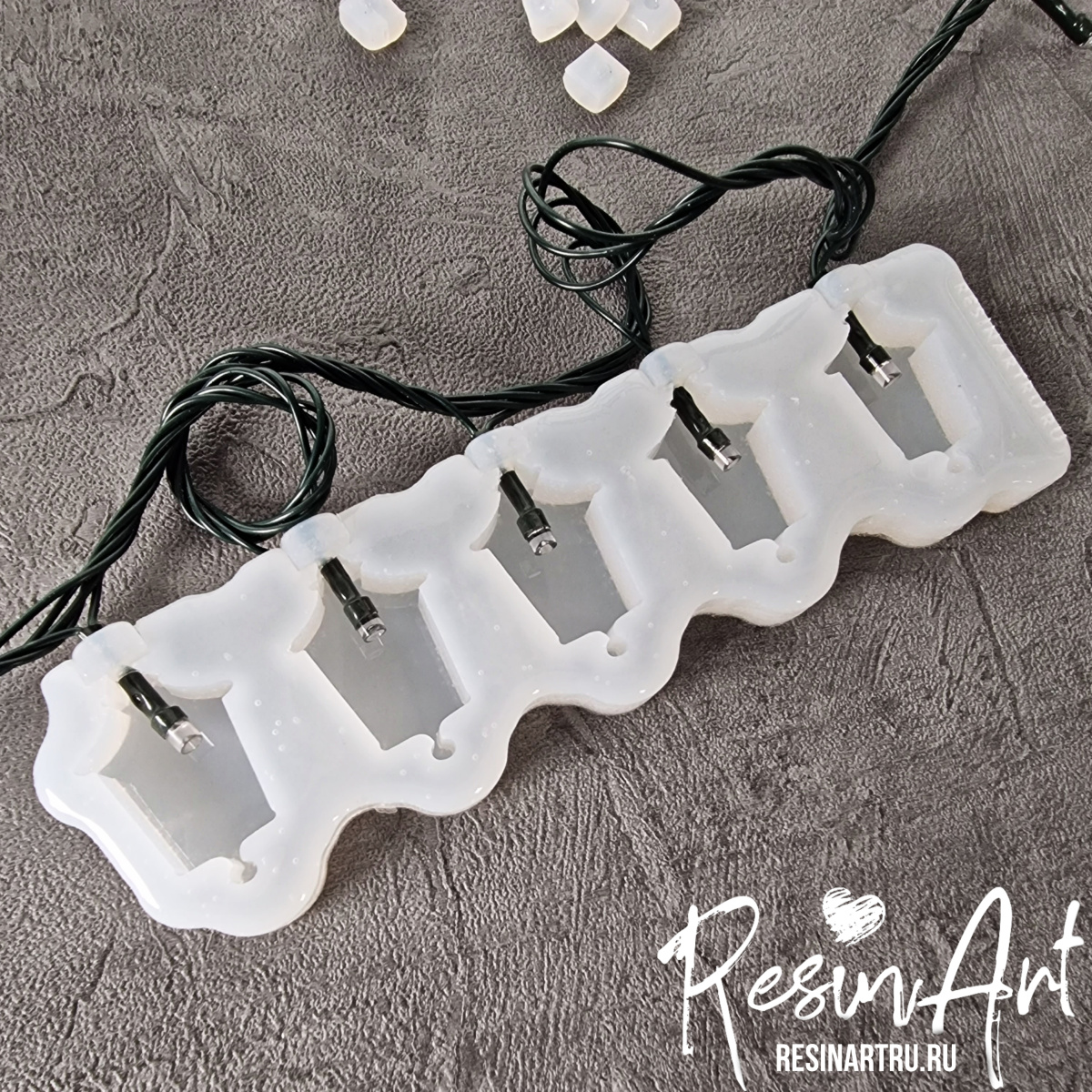 No. 629 Christmas Ornament Garland Houses Silicone Mold - image 8